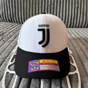Juventus officially licensed ADJUSTABLE cap NWT